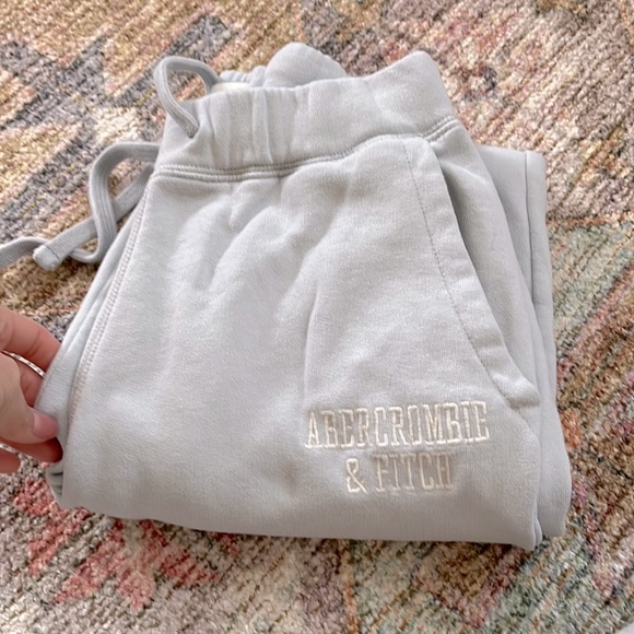 Abercrombie & Fitch Other - Abercrombie &Fitch Bottoms 🤍✨